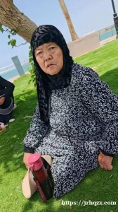 这个奶奶圣寺走丢了谁见了到365号门或者微信加我