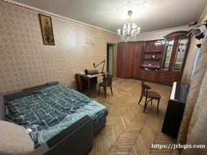 【转租】三居室其中一间，普里莫超大房间，交通便利，无中介费，长租短租都