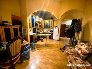 转租，市中心噶咧咧附近3居室，7月15日后可长租，可两到三人入住，附送钢琴！