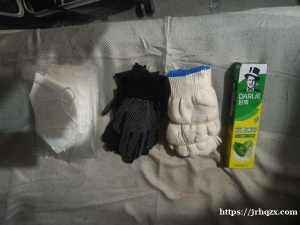 口罩手套，牙膏打包一起卖，有要的私聊。