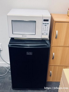 冰箱九成新 $65   雷射印表機 + 碳粉一盒 $50