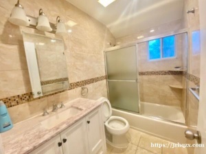 法拉盛全砖独立屋出租57/161St.2楼3房2浴租金$3200一个月