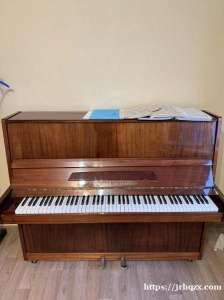 急出闲置钢琴！（7月7号之前搬走） 红色十月 音都是准的 很好弹 有视频 年初买的1000出