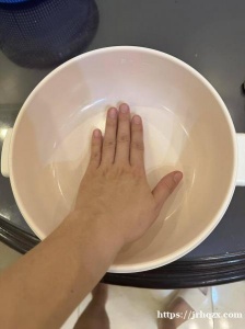 出一个不沾电火锅  150人民币¥  3升  吃火锅  煮饭啥的都可以。质量好，成色新。Finn-l