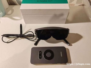 出一台AR眼镜，可连接手机、电脑、PS5等设备。无论观影还是玩儿都是一绝！原为俄罗斯客户订购