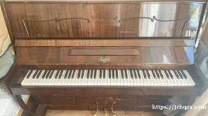 莫斯科市区一架钢琴免费送