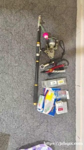 出一套海钓装备，到手即用线组已缠好带假饵，取钩器，取鱼器和150m线，价格200RMB。