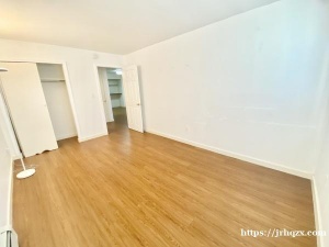 1楼连橦专屋1大厅2大睡房1浴出租房东包暖气热水和冷水租金$2350一个月