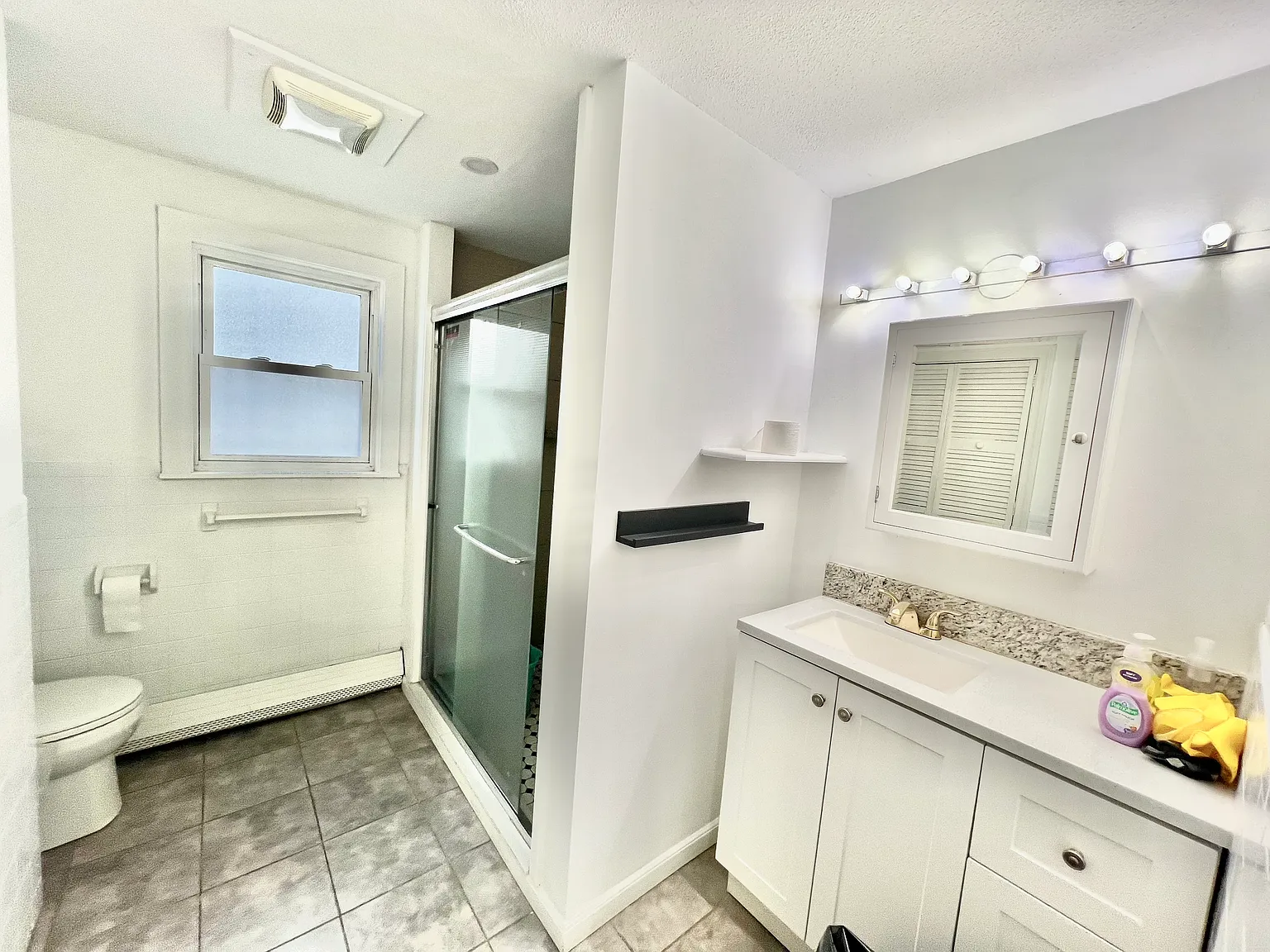 Malden Center新装修4房2厅2卫整套出租,环境好,近地铁站,无中介费 Malden Center新装修4房2厅2卫整套出租,环境好,近地铁站,无中介费