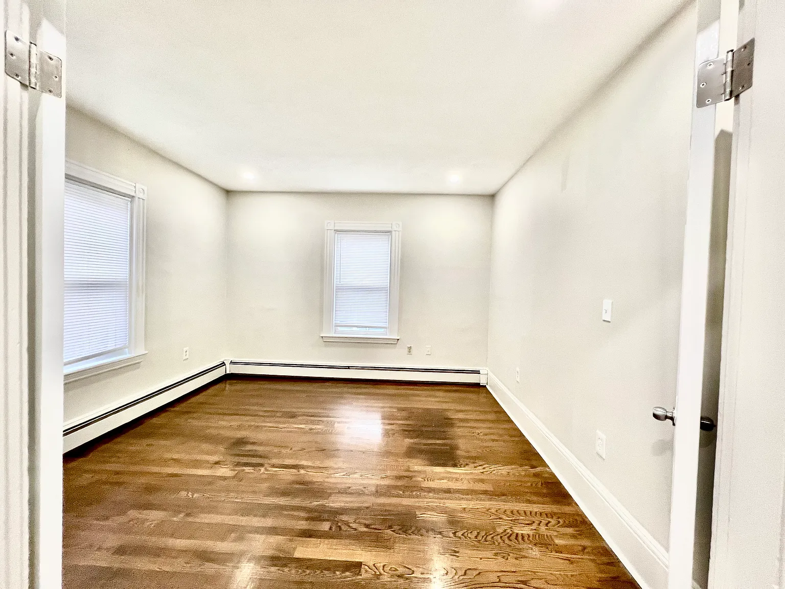 Malden Center新装修4房2厅2卫整套出租,环境好,近地铁站,无中介费 Malden Center新装修4房2厅2卫整套出租,环境好,近地铁站,无中介费