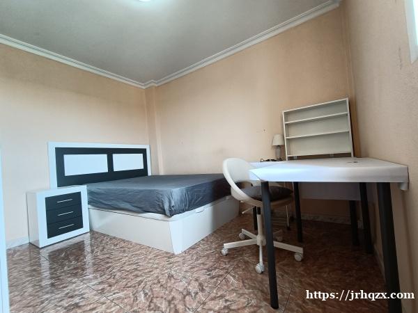 Sevilla Amate地铁站附近有单人房间出租 Sevilla Amate地铁站附近有单人房间出租