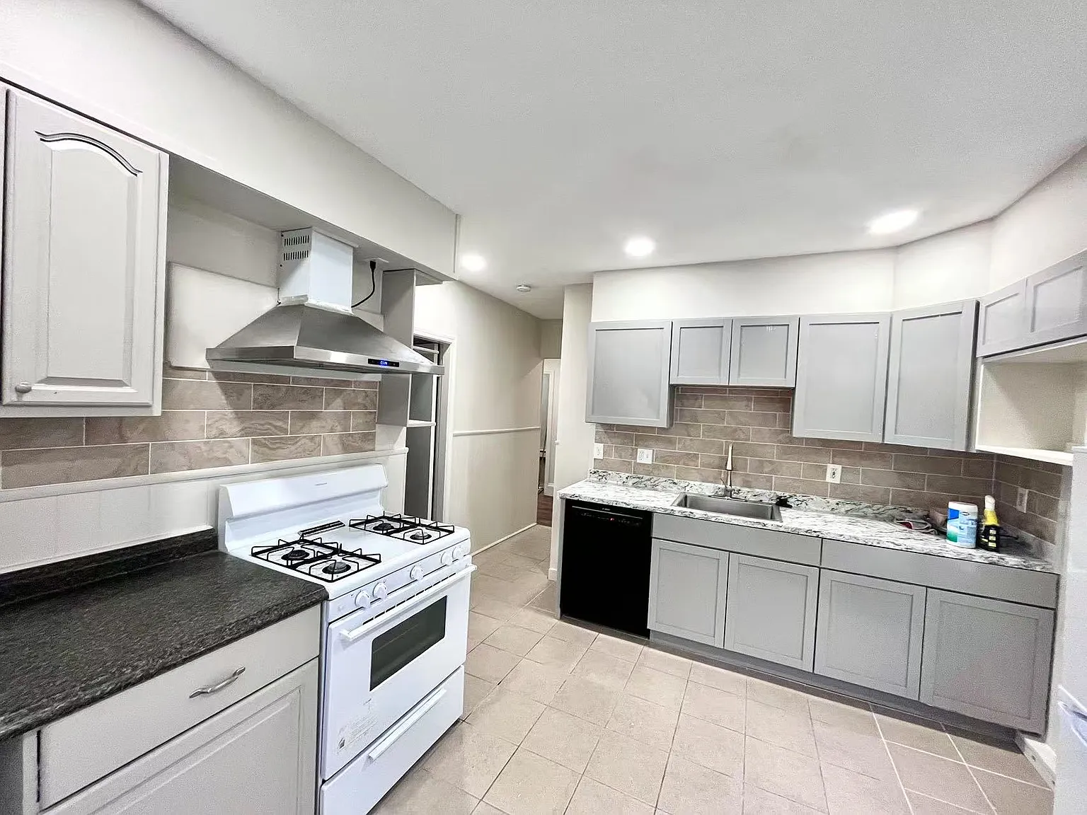 Malden Center新装修4房2厅2卫整套出租,环境好,近地铁站,无中介费