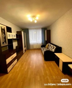 转租，Девяткино 两居室中的大卧，（到加工只需要3站)房子位于地铁站正对面小区，楼下超市