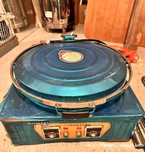 出售：闲置新的电饼铛、保温煮面桶、电饭锅 货在地址：新贝雷蒂娜附近