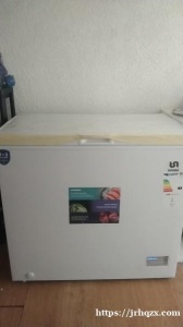 二手冰柜出售，规格90*90*50 ，买了一个月左右，质保5年，有保修卡，二手货地址：洛兹尼察