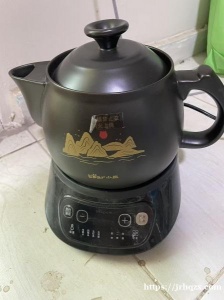 出小熊煎药壶，可煲汤，可煲粥。