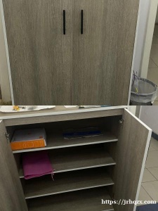 出一个鞋柜，新买的没用多久，100rmb，需要的联系