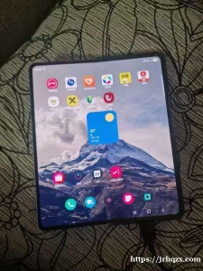 三星flod4. 12.256. 50000D，货地址：贝尔格莱德雷迪娜