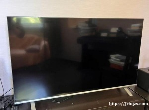 问一下有没有想买电视，音响的嘛。东芝电视两万卢布可小刀，音响一万七卢布不议价