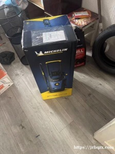 全新米其林高压洗车机2台闲置出售，180€一台，可以小刀，该货现在地址：滋雷，如果顺路可以送至贝尔格