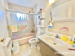 法拉盛近金城发独立屋出租2楼3房2浴+1个车位租金$3200一个月