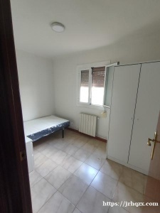 Badalona 离Sant Roc 地铁口6分钟单人间出租