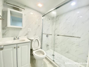 贝赛单边1楼4房2浴+地下室车库车位后花园和1个洋台出租租金$4300一个月