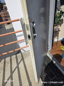 洛杉矶修门，洛杉矶修锁换锁，洛杉矶修粉碎机，洛杉矶修床衣柜