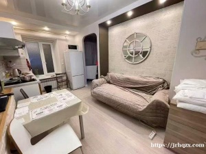 两室一厅 列大列宾旁边 出门就是拉面师傅和茶无双 楼下公交直达圣音 一人42500全包