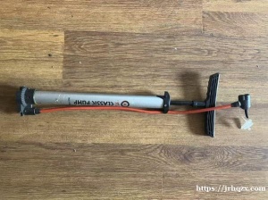 二手打气筒正常使用，价格1000第纳尔，货物地址：雷蒂娜，雷迪纳范围内可免费送货上门