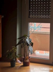 短租，紫线bicocca站，大房间，装修很新，到duomo30分钟地铁，华人街26分钟，有空调