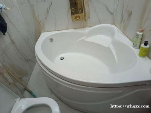 出一个浴盆8成新