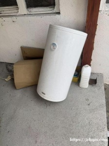 99新大容量热水器闲置出售，价格：200欧元，货物地址：滋雷