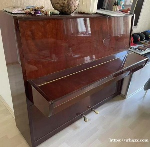 出钢琴的信息音色音质很好 红色十月牌子的 加我发钢琴试弹音质视频 2w5卢布 可小