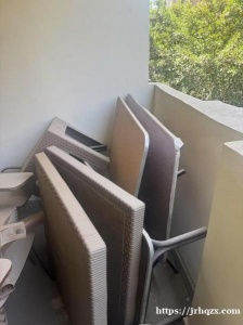 便宜出四张桌子