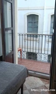 凯旋门大房间出租带阳台 租给单人