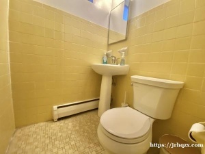 法拉盛近金城发 1楼仓库出租租金$1600 水电气费全包