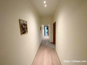 米兰Comasina地铁口整租三房