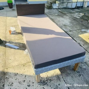 出2米×0.9米实木框架床