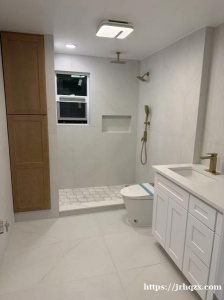 您好，欢迎致电中美装饰，本公司承接室外硬化室内外油漆，屋面换瓦，围栏，门窗地板楼梯浴室 厨房 水电改