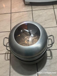 二手不锈钢大蒸锅直径40厘米，高度45厘米，价格100欧元