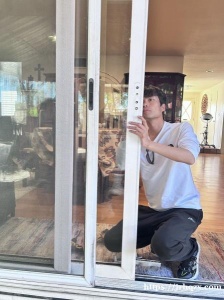 洛杉矶修商业玻璃门修木门修车库门卷闸门修锁安装密码锁疏通马桶