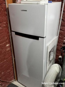 出闲置 冰箱，微波炉，商品柜，风扇，床