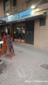 酒吧转让，在Sant pau 医院旁边，周边有老人院很多医院，附近有医科大学，隔壁是宾馆，很多旅游客