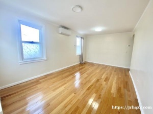 贝赛单边砖屋2楼2房1浴1大厅和阳光房+ 1个阳台月租$2400一个月