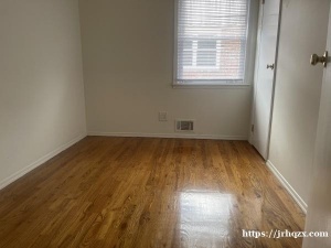 小颈2楼单边屋出租3房2浴+洗衣/烘干机月租$3000