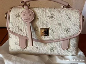 出全新女士斜挎包