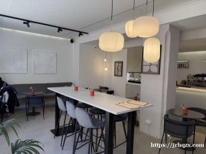 巴塞罗那市中心hospital clinic 地铁站门口 咖啡轻食店面转让 C2营业执照 地理位置好