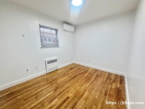 法拉盛近金城发1楼2个单房出租一个$800另一个$850一个月