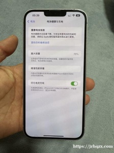 转让一台14plus256G紫色（浅紫/马卡龙紫），双卡（ESIM+实体卡槽）。外观、原屏且无划痕